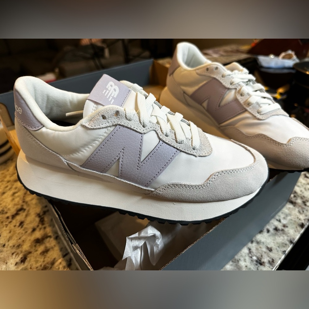New Balance Women’s Running Shoes, Size 8, Grey White Violet